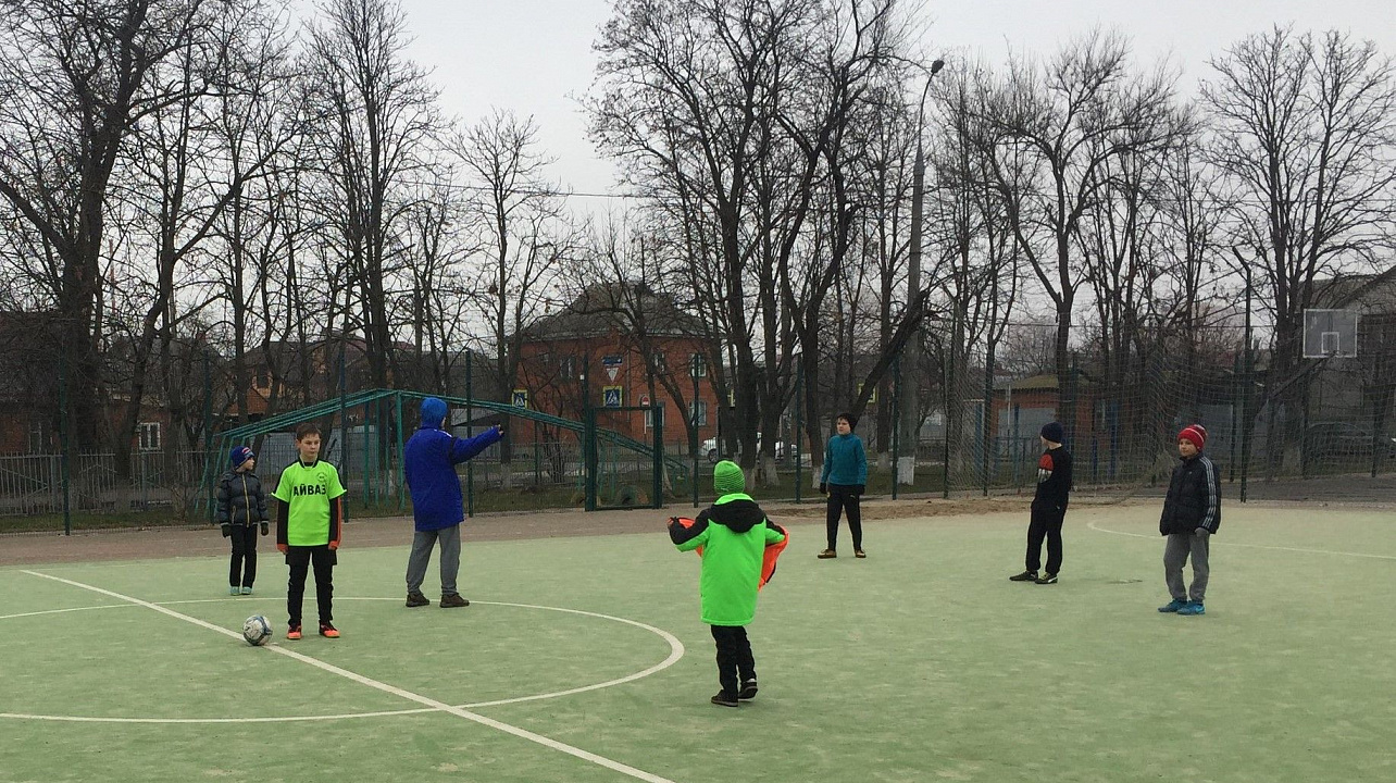 В Краснодаре продолжается зимний турнир по мини-футболу среди детских дворовых команд