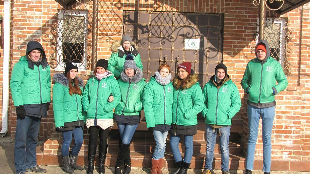 Молодёжь Западного округа совместно с Хуторским казачьим обществом организовали субботник на Всесвятском кладбище