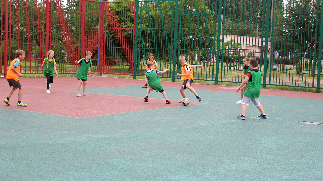 Два футбола