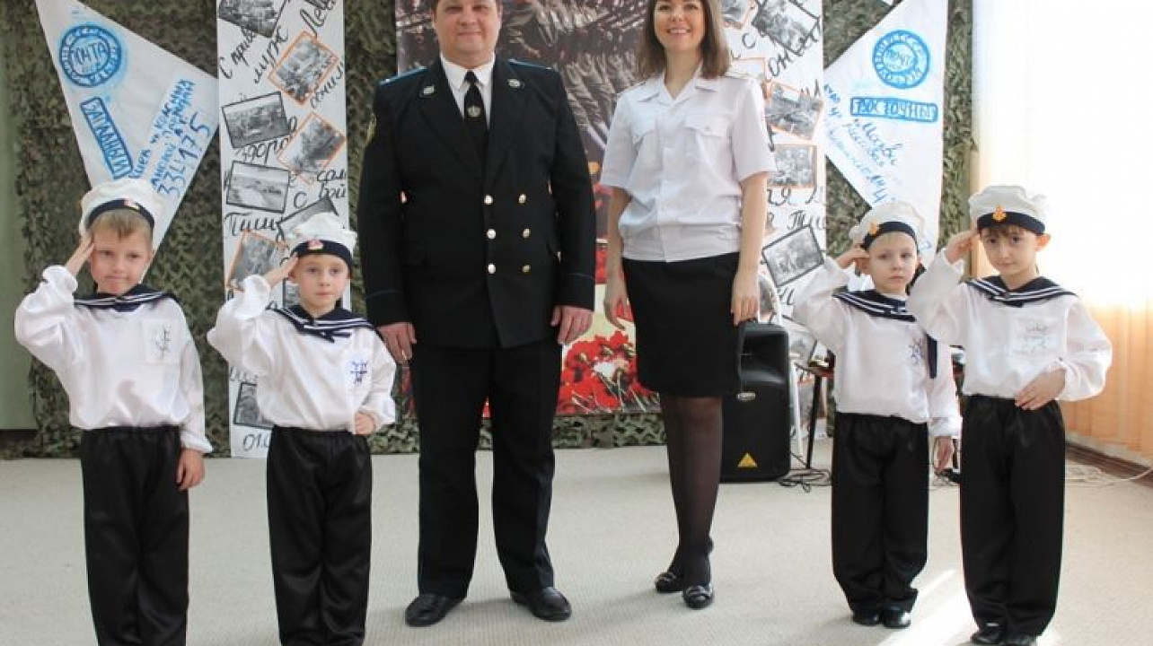 В гости к ребятам из детского сада № 23 Западного округа пришли солисты ансамбля «Кубанский экспресс»