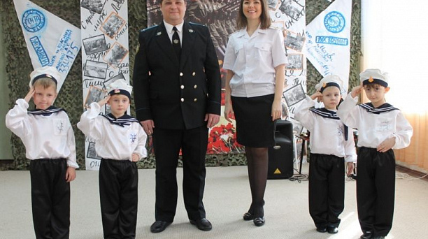 В гости к ребятам из детского сада № 23 Западного округа пришли солисты ансамбля «Кубанский экспресс»