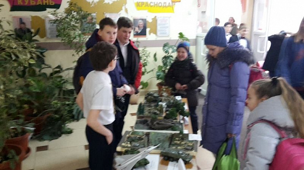 В лицее № 48 проходит выставка творческих работ учащихся на тему Великой Отечественной