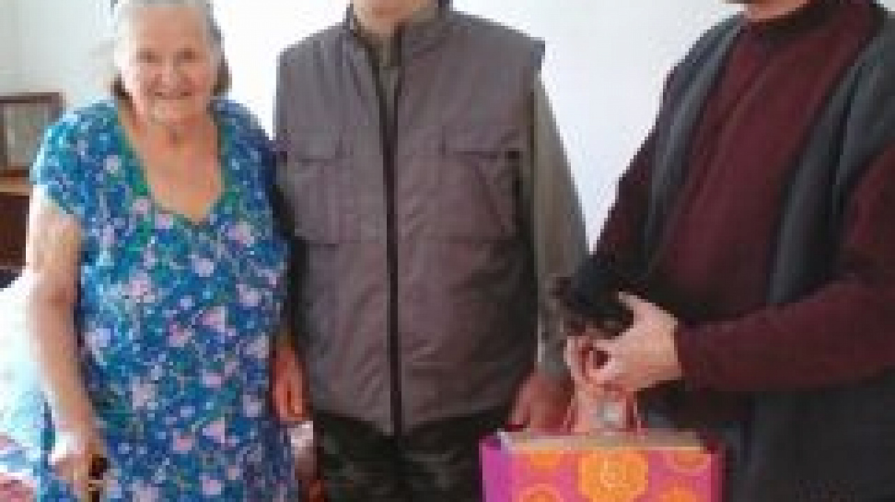 Жителям Индустриального вручили подарки ко Дню инвалида