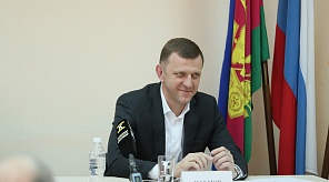 В 2025 году в Новознаменском выполнят ремонт гравийного покрытия более 30 участков дорог