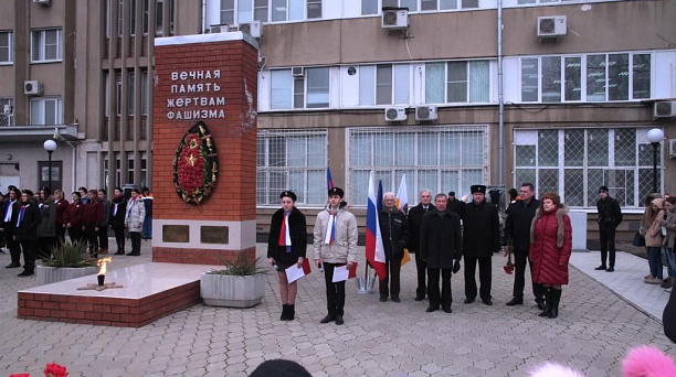 Ветераны и общественники возложили цветы к памятнику «Вечная память жертвам фашизма»