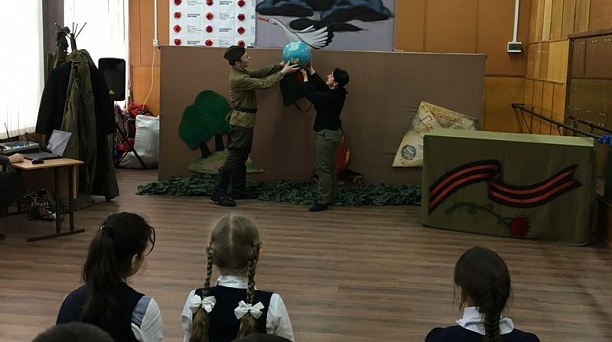 Учащиеся школы № 51 побывали на спектакле «Дети войны»