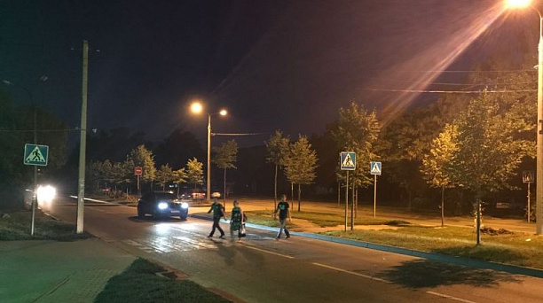 По ул. Московской в «Музыкальном» микрорайоне Краснодара завершены работы по освещению пешеходного перехода