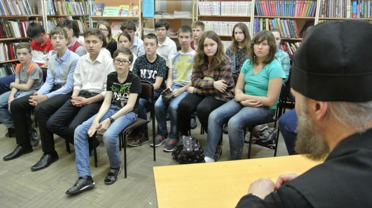 В Западном округе состоялась встреча ребят Западного округа с настоятелем храма великомученика и целителя Пантелеимона