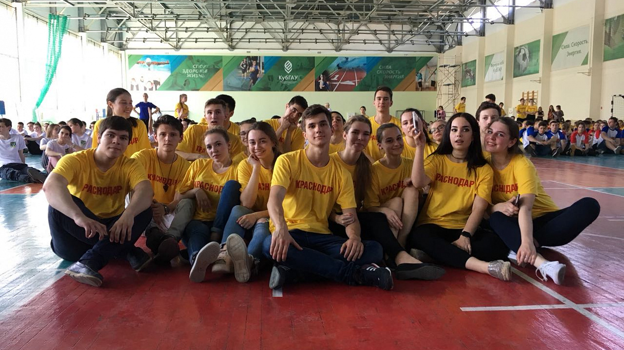 Школьники Западного округа приняли участие в репетиции Губернаторского бала