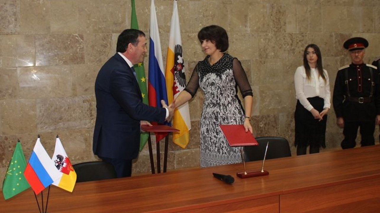 Сегодня пролонгирован договор о дружбе и сотрудничестве между Центральным округом и Тахтамукайским районом Республики Адыгея