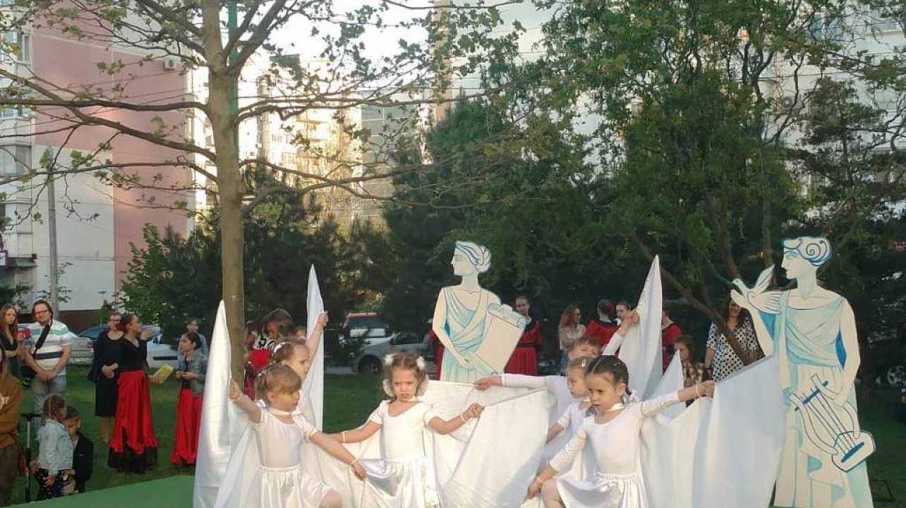 В Западном округе заработали фонтаны