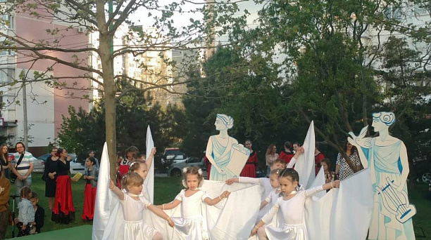 В Западном округе заработали фонтаны