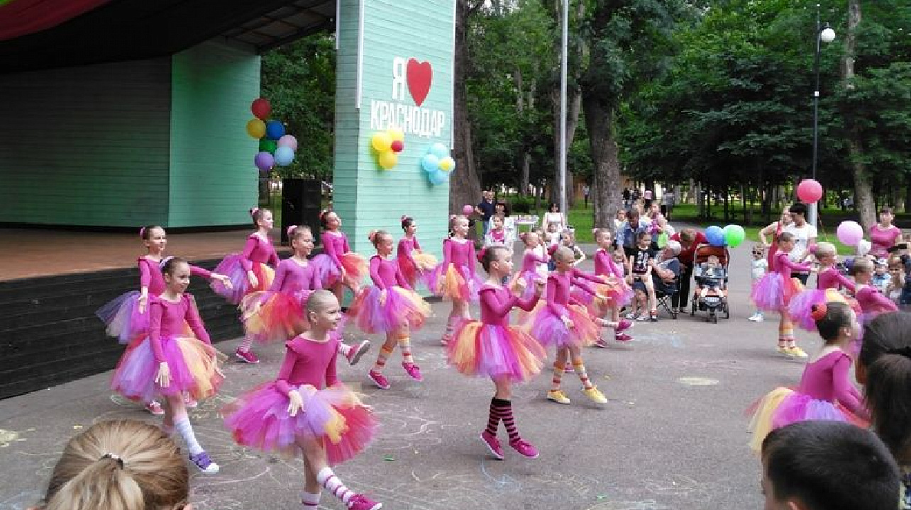 В Центральном округе прошел праздник «Детство – это смех и радость!»