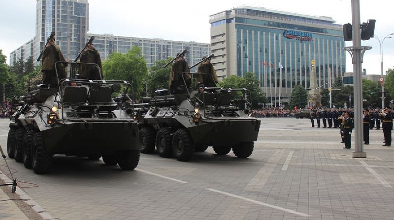 Ветераны Центрального округа приняли участие в военном параде