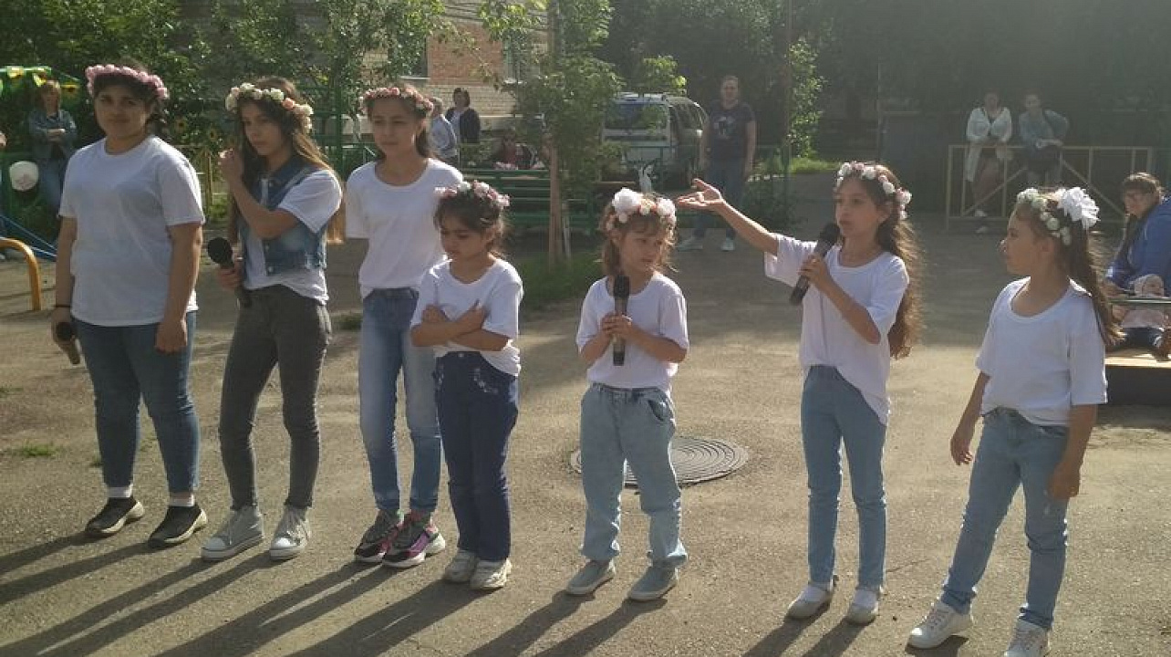 Праздники, приуроченные ко Дню защиты детей, проходят во дворах Центрального округа