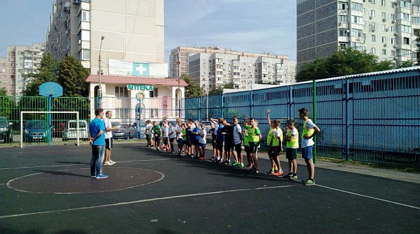 Подростки Западного округа вышли на футбольный турнир