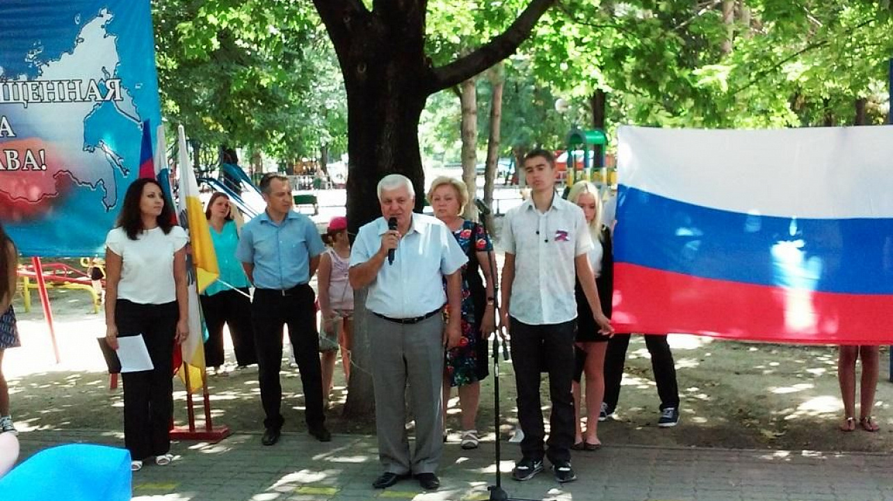 В Прикубанском округе состоялась  молодежная акция «Под флагом России живу и расту!»