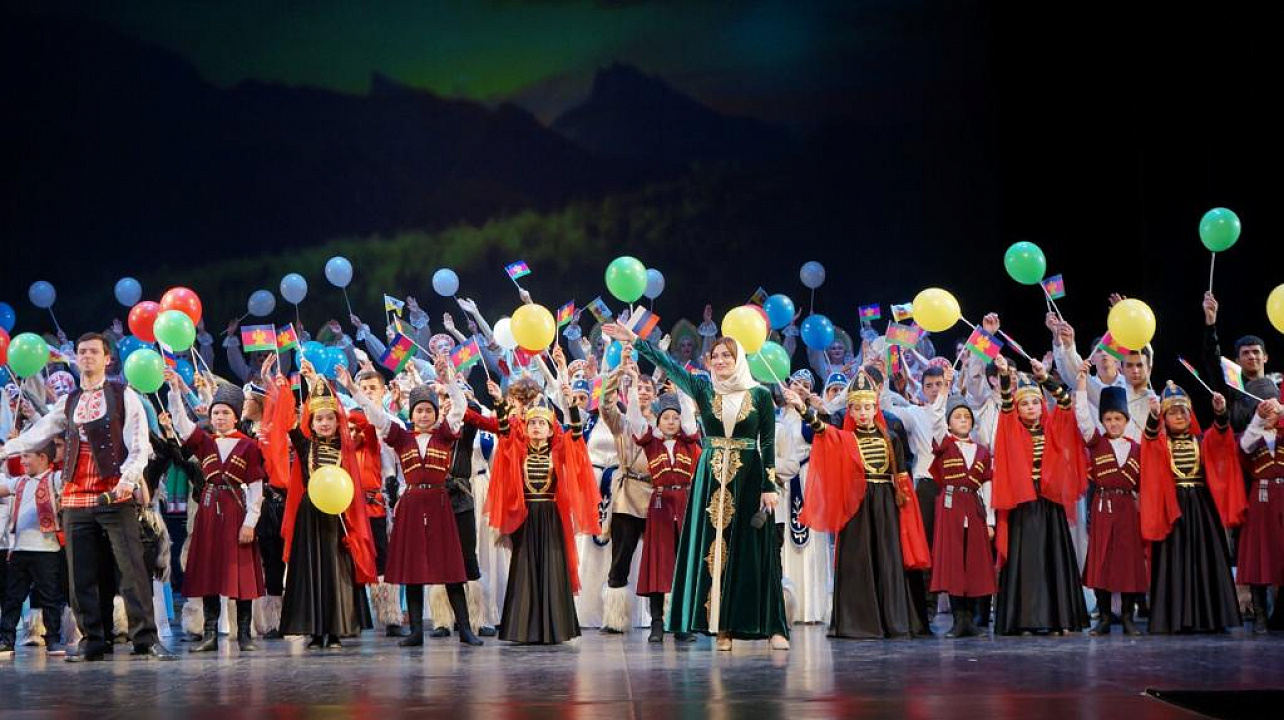 Центр национальных культур принял участие в мероприятиях, приуроченных ко Дню России (6).jpg