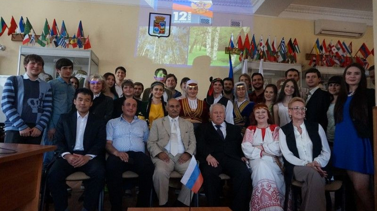 В Краснодаре состоялся круглый стол «День России - праздник всех народов» (7).JPG