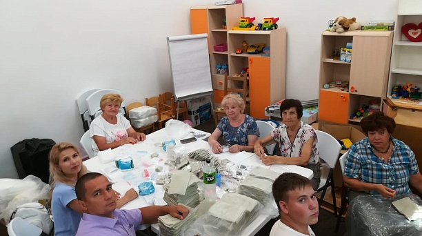 Активисты Центрального округа приняли участие в сборе гуманитарной помощи для военнослужащих