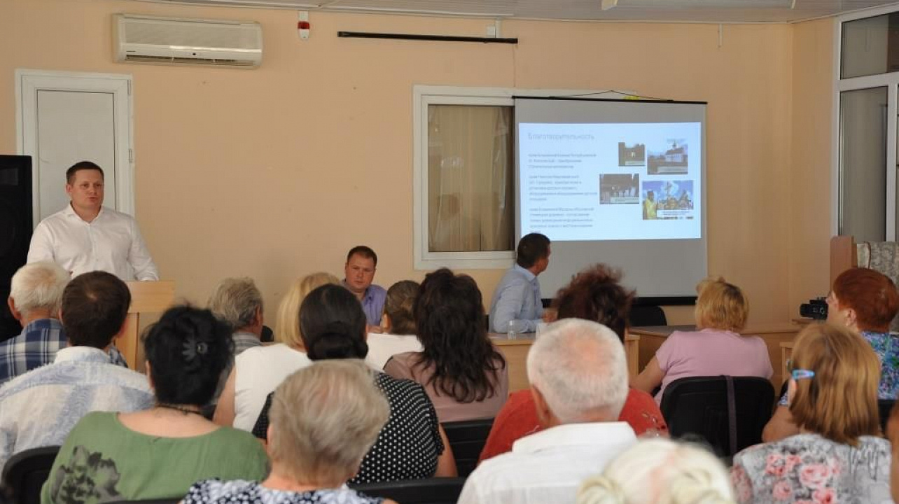 Депутаты городской Думы Краснодара Сергей Быков и Дмитрий Коломиец отчитались перед избирателями о результатах работы