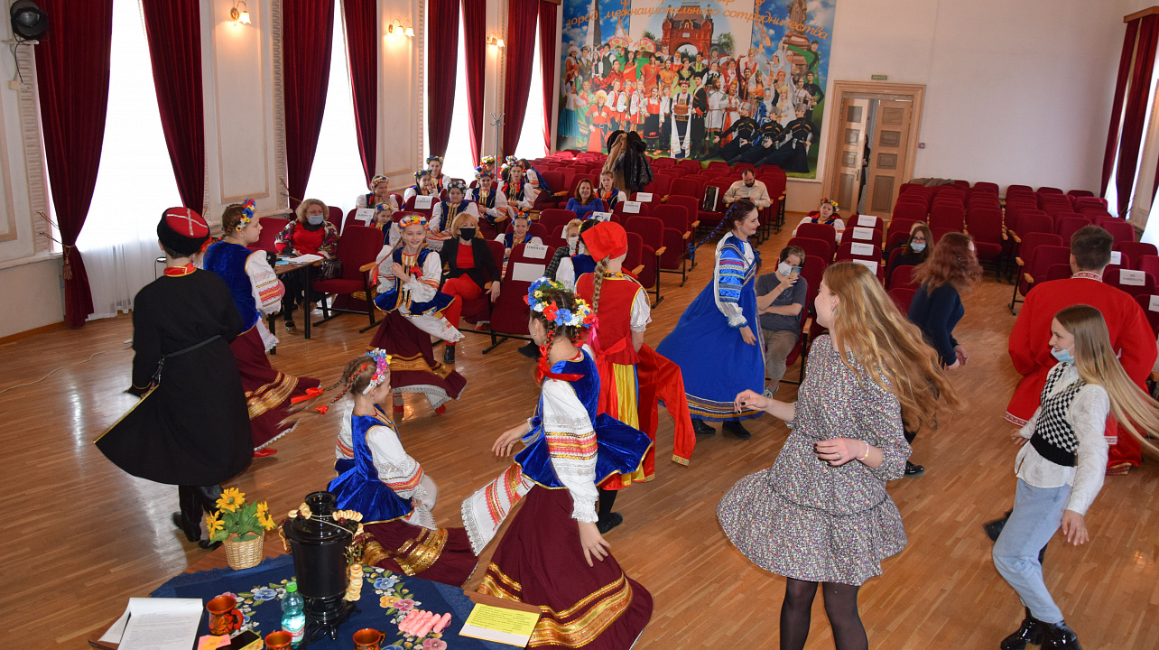 В Общественно-информационном центре города Краснодара отпраздновали Масленицу (4).JPG