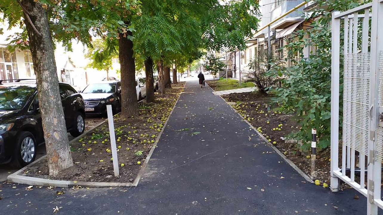 На улице Карасунской в Западном округе обновлен тротуар