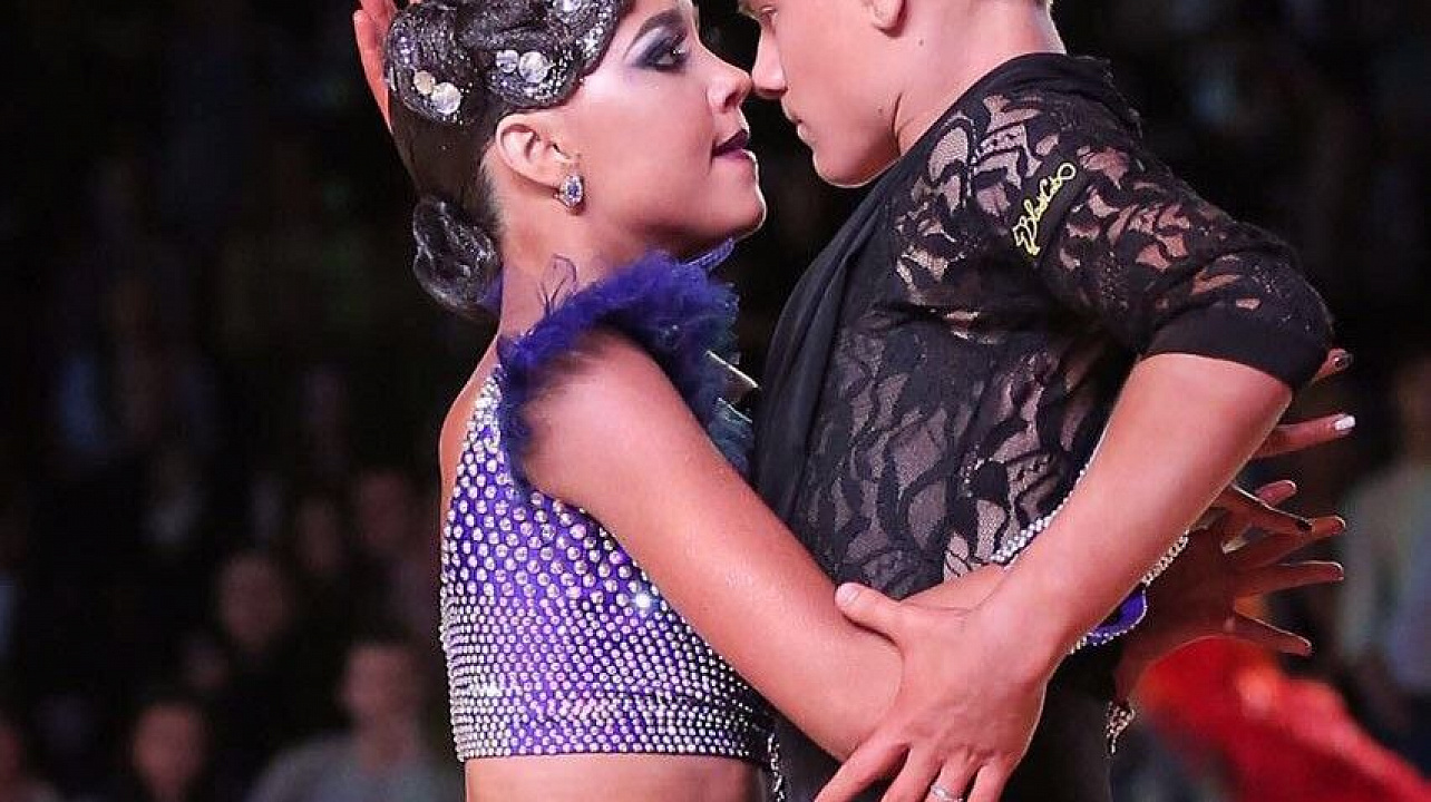 Танцуют все