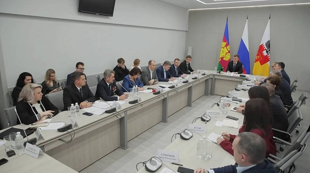 Евгений Наумов обсудил поддержку участников СВО с руководителем филиала Фонда «Защитники Отечества» в Краснодарском крае