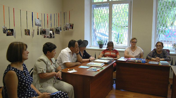 Чтобы быть полезными обществу