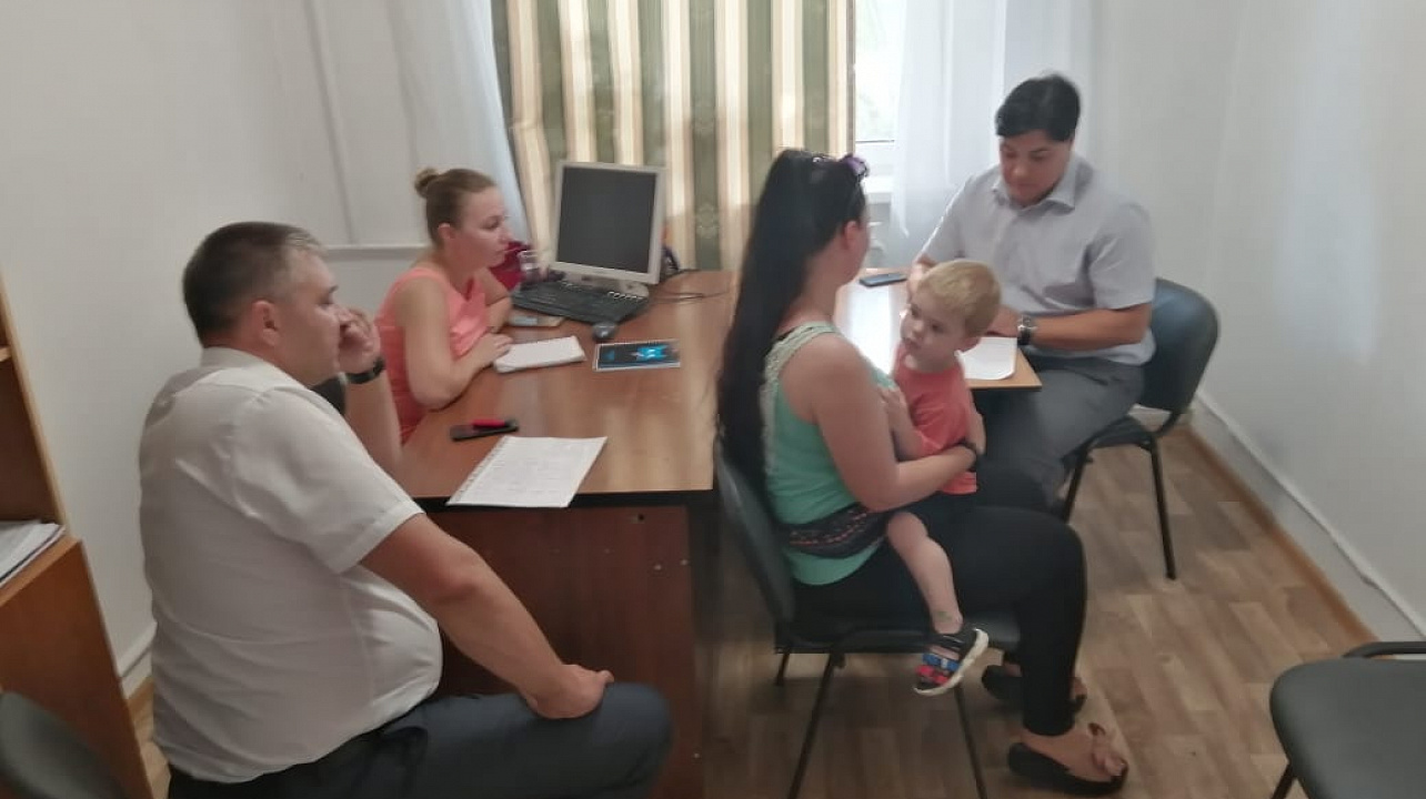 В посёлке Знаменский состоялся приём граждан главой администрации Пашковского сельского округа