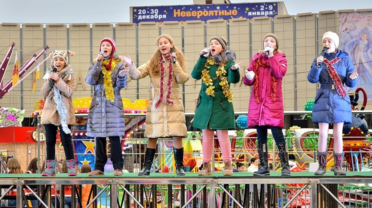 100 юных прикубанцев из Центра детского творчества сделали новогодний подарок горожанам