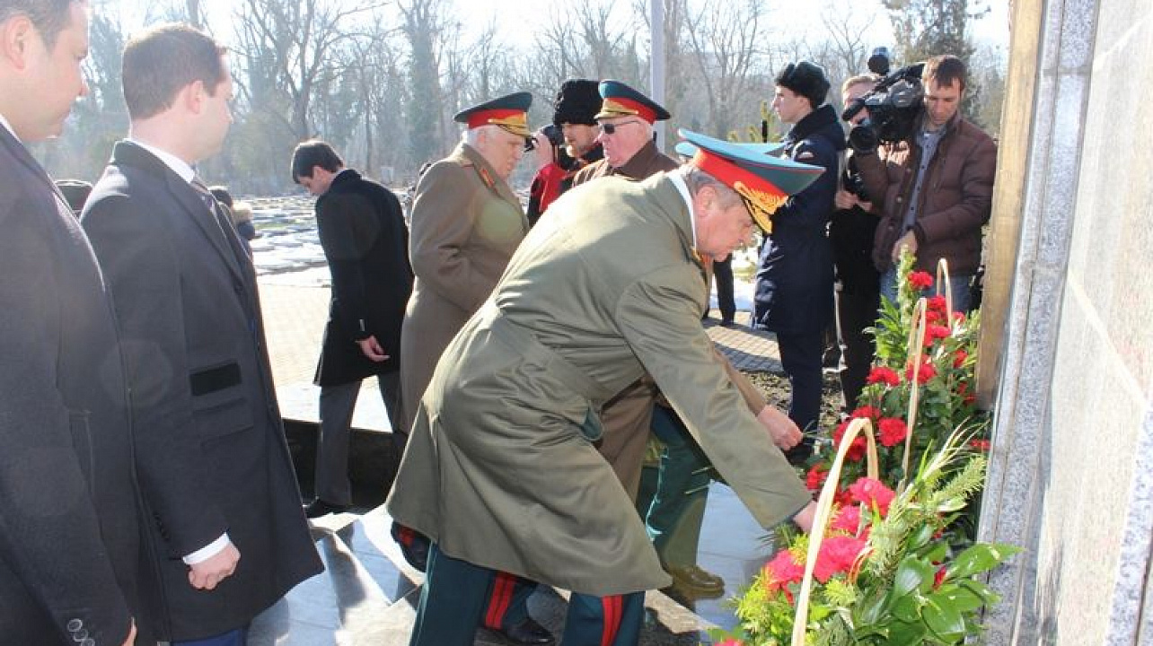 Жители Центрального округа приняли участие в торжественном митинге у Вечного огня