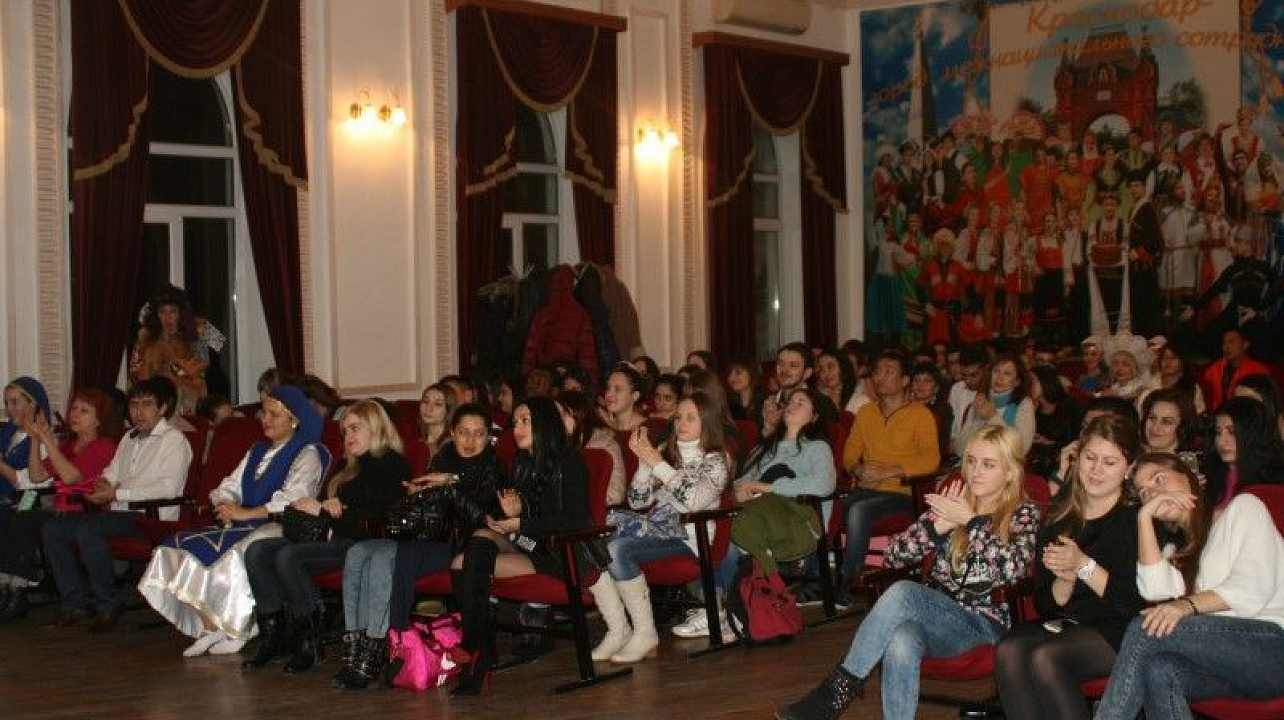 Краснодарский городской клуб интернациональной дружбы встречает Новый год (2).JPG