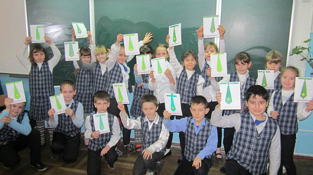 Учащиеся прикубанской школы №67 готовят подарки защитникам Отечества