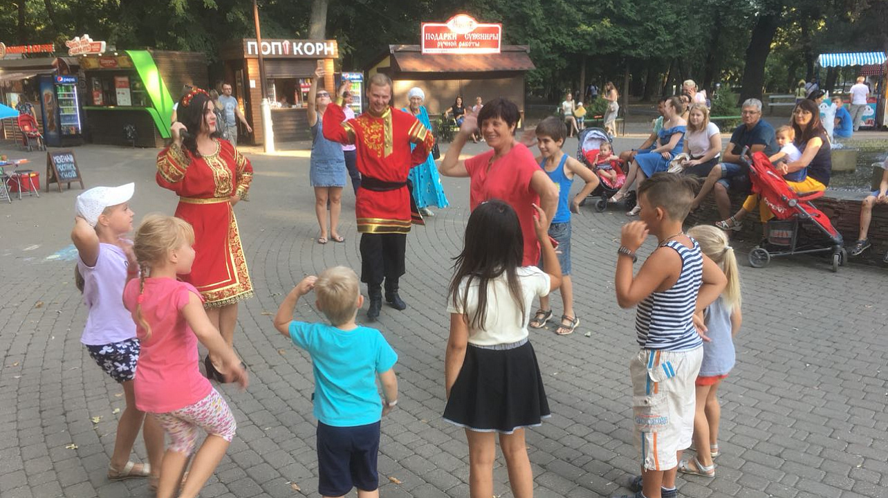 Жители Центрального округа отметили Яблочный спас