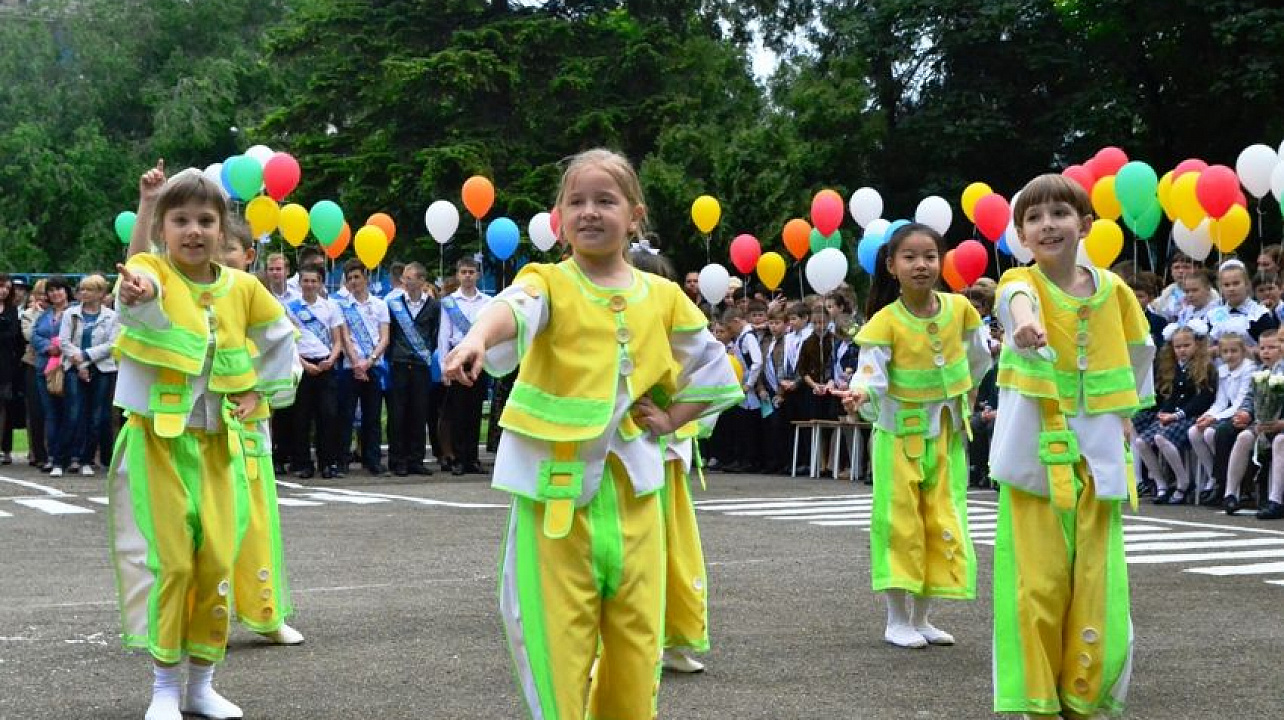 Последний звонок прозвенел сегодня в шестнадцати школах Западного округа