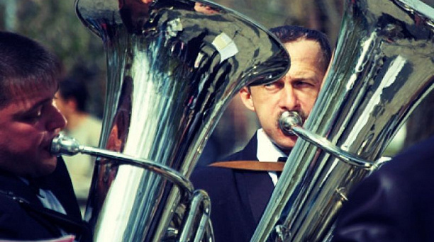 В Городском Саду играет музыка кино