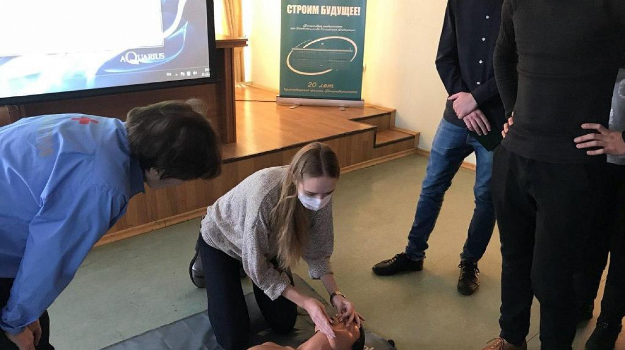 Студенты Финансового университета прошли обучающий семинар по приёмам оказания первой медицинской помощи