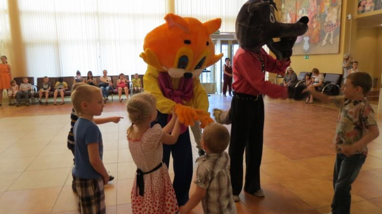 Театр кукол подарил юным жителям Западного округа спектакль «Золотой петушок»