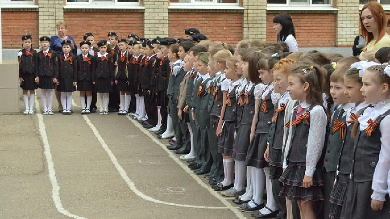 В школе Западного округа прошла линейка Победы