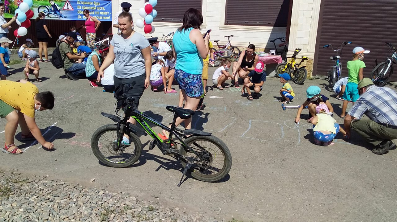 В садоводческом товариществе «Янтарь» прошли занятия с детьми по безопасной езде на велосипедах