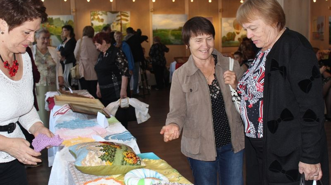 Глава города Краснодара Владимир Евланов поздравил общественников Центрального округа с Днем пожилого человека