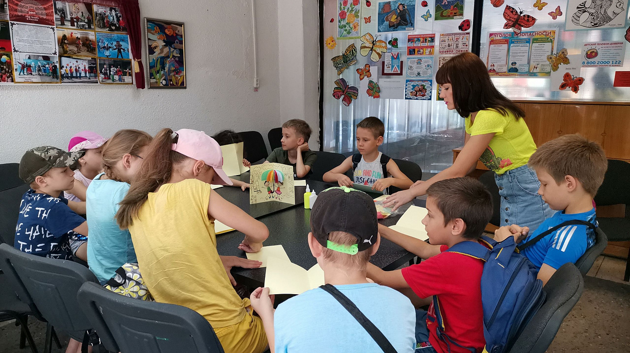 Дружба начинается… с 3D-открытки