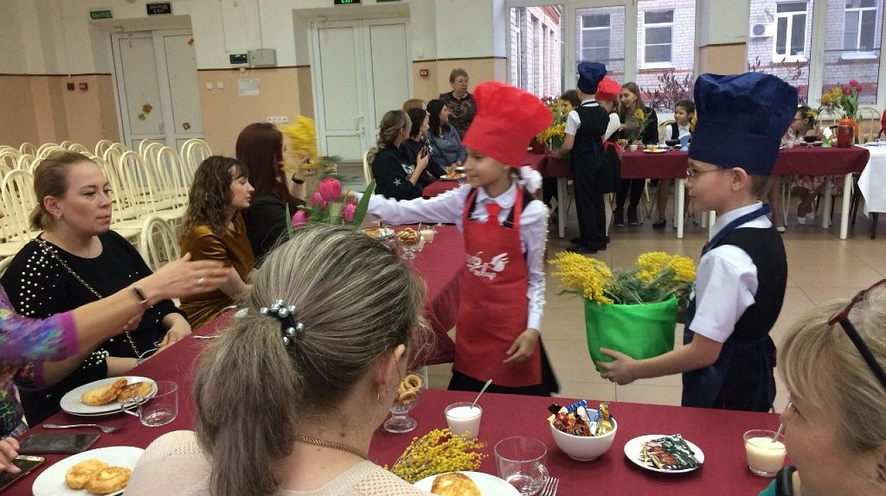 В канун Международного женского дня в школе № 5 прошел праздничный  обед