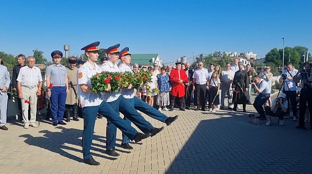 Краснодарцы почтили память защитников Пашковской переправы