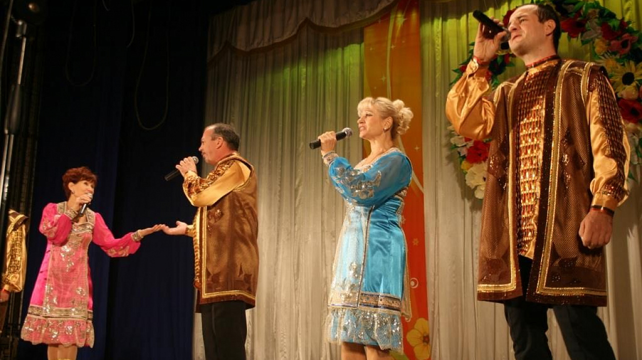 В честь Дня инвалида творческие коллективы Елизаветинского дома культуры дали большой концерт