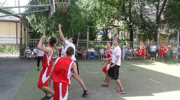 В Центральном округе прошли соревнования по уличному баскетболу