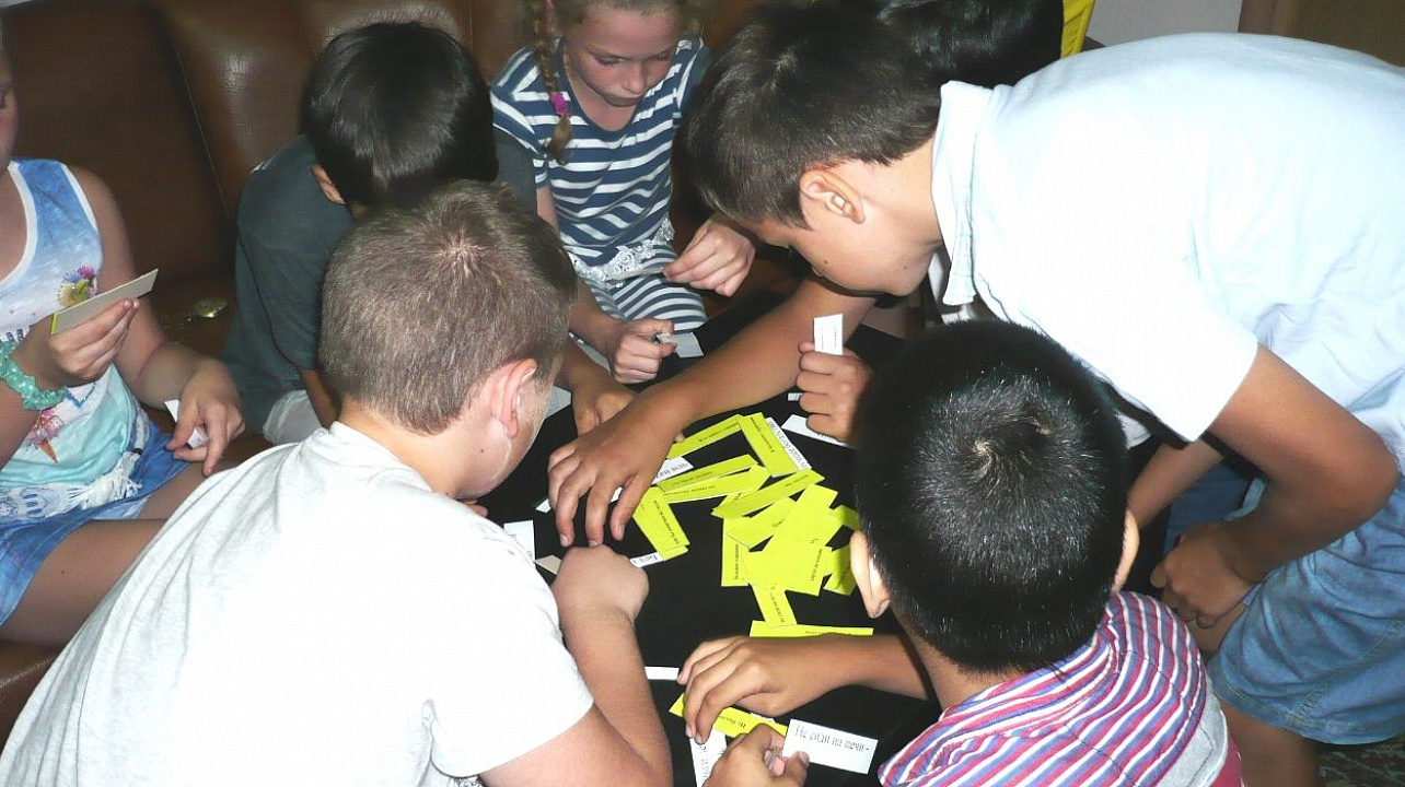 В библиотеке Западного округа провели экономическую игру «Денежка без ног, а весь мир обойдет»