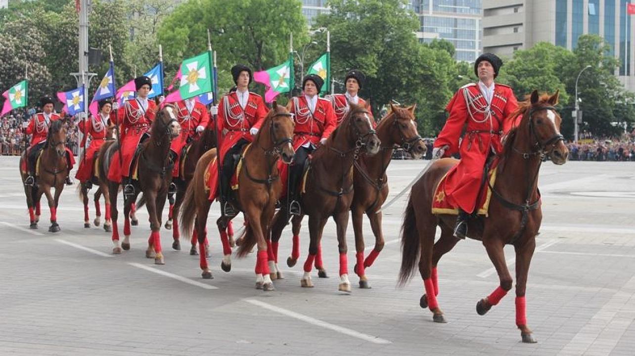 Ветераны Центрального округа приняли участие в военном параде